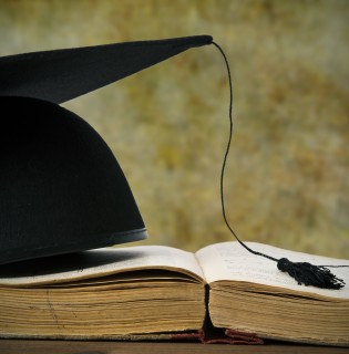 Professeur agrégé des Facultés de Droit à l’Université René Descartes (Paris V), Sorbonne Paris Cité. Spécialité Droit Privé.